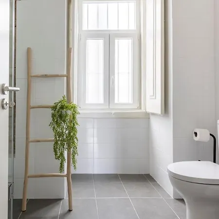 Plum Guide - Springtown Apartment Lisbon